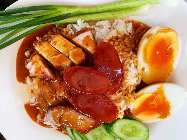 ที่มาของ ข้าวหมูแดง ข้าวหมูกรอบ