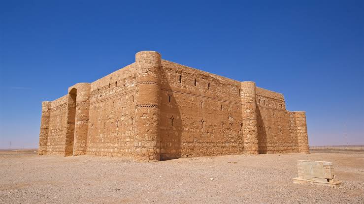ปราสาทที่งดงามราวเทพนิยายจากทั่วโลก Qasr Kharana